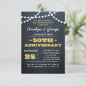 Chalkboard Lights Gold 50th Anniversary Invitation (Debout devant)