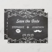 Chalkboard Mustache Lips Opslaan Datum Aankondigingskaart (Voorkant / Achterkant)