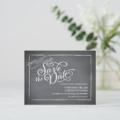 Chalkboard Script White Sla de datum op Aankondigingskaart (Staand voorkant)