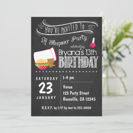 Chalkboard Slepover Anniversaire Fête Invitations (Debout devant)