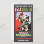 Chalkboard Vilain Carte photo de Noël<br><div class="desc">Super drôle Chalkboard Ugly Christmas Sweater Carte photo avec des polices amusantes sur un tableau ou un arrière - plan de tableau noir. Il suffit de remplacer la photo montrée par votre portrait de famille et de s'adapter. Ayant des problèmes,  contactez-moi ! Illustration tirée à la main par McBooboo.</div>