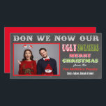 Chalkboard Vilain Carte photo de Noël<br><div class="desc">Super drôle Chalkboard Ugly Christmas Sweater Carte photo avec des polices amusantes sur un tableau ou un arrière - plan de tableau noir. Remplacez simplement la photo montrée par votre portrait de famille. Utilisez une photo horizontale pour le meilleur ajustement.</div>