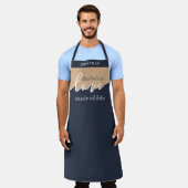 Challah is verliefd op Eetbaar NAVY & TAN Script Schort (Gedragen)