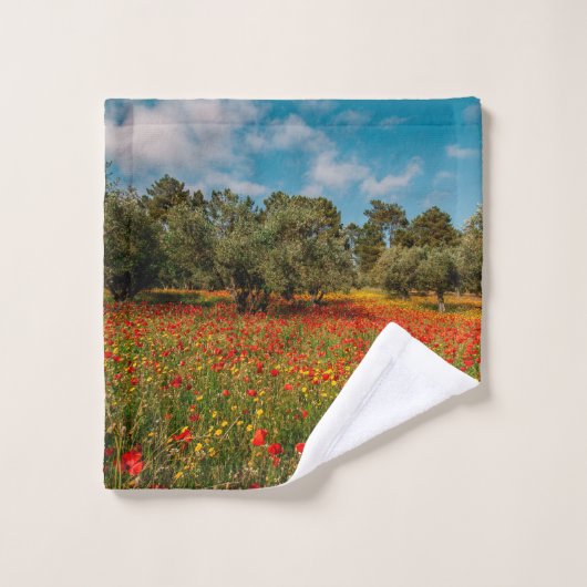 champ avec des fleurs et des arbres (Gant de toilette)