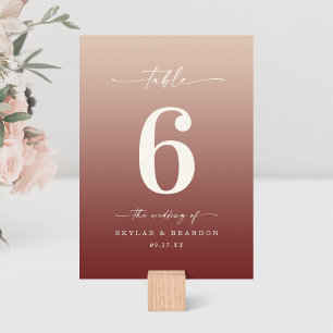 Champagne en Cinnamon Red Ombre Monogrammed Weddin Kaart