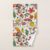 Champignons d'automne, feuilles, noix et baies sur (Serviette à main)