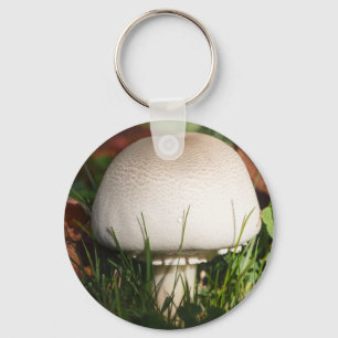 Champignons in een bos in de herfst sleutelhanger