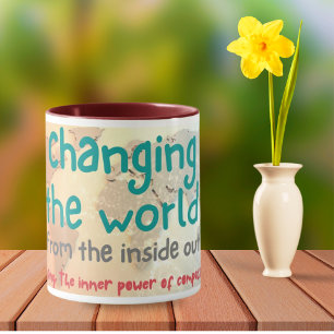 Changer le monde de l'intérieur dehors Mug