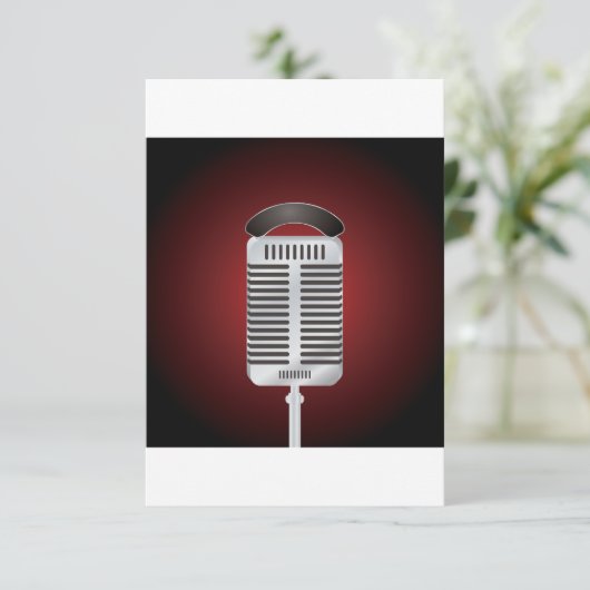 Chanter des invitations au micro (Debout devant)