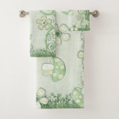 Chantily Whimsical Mixed Media Bad Handdoek (Insitu)
