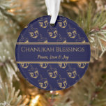 CHANUKAH BÉNÉFICIE D'OR Customisé Dreidel Blue<br><div class="desc">Décor élégant et élégant pour votre décor HANOUKKA. Le design présente une impression dreidel couleur or dans un motif carrelé avec un texte d'espace réservé personnalisable que vous pouvez remplacer par votre propre choix de salutation et de texte. Les couleurs sont le bleu nuit et l'or. D'autres versions sont disponibles....</div>