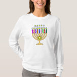 Chanukah Menorah allume le T-shirt<br><div class="desc">Un menorah lumineux de Chanukah avec les mots Chanukah heureux pour les bougies fait bon accueil aux vacances.   Consommation heureuse de latke !</div>