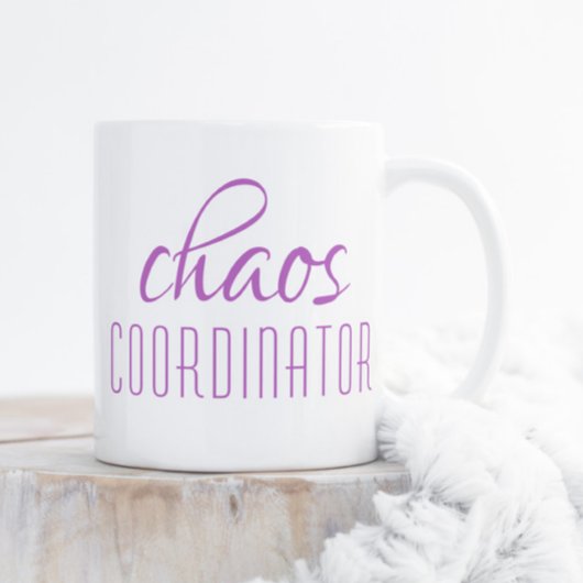 Chaos Coordinator Paarse Script Coffee Mok
