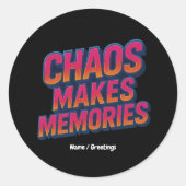 Chaos maakt herinneringen retro synthwave ontwerp ronde sticker (Voorkant)
