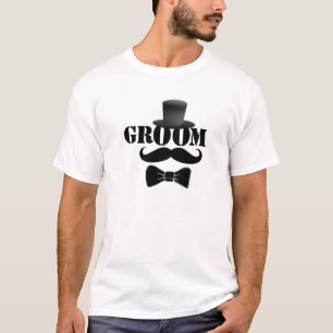 Chapeau haut de forme et moustache drôles du marié