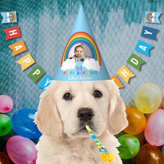 Chapeaux De Fètes Arche arc-en-ciel sur les nuages Premier anniversa