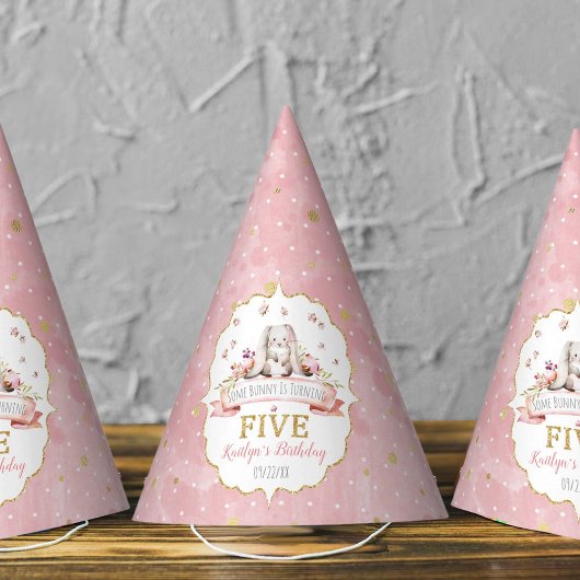 Chapeaux De Fètes Un lapin atteint le cinquième anniversaire