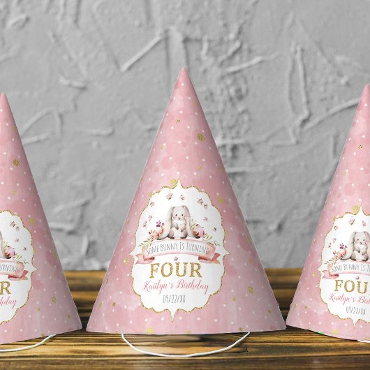 Chapeaux De Fètes Un lapin atteint quatre ans