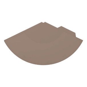Chapeaux De Fètes un mur marron avec une horloge