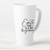 Chaque Jour Est Un Nouveau Début Latte Mug (Angle droit)