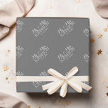 Charbon de couleur solide - Mr & Mrs Wedding Favor<br><div class="desc">Une couleur audacieuse avec des polices chic fait une déclaration pour un service de réception. Les éléments sont plus faciles à customiser lorsque vous remplacez tout le texte et les photos en premier. Si votre art doit encore être ajusté, cliquez sur le bouton Personnaliser. Cela vous mènera à une zone...</div>