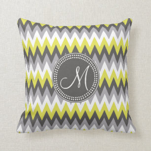 CHARCOAL GRAY EN GEEL CHEVRON KUSSEN