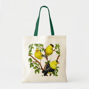 Chardonnerets dans le sac de branches d'arbre