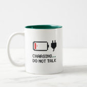 Charging… Do Not Talk – Battery Mug for Mornings (Gauche)