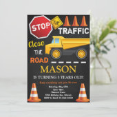 Chariot de construction Camion noir Invitation d'a (Debout devant)