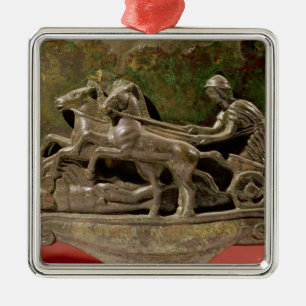 Charioter in zijn chariot, detail van een vuist metalen ornament