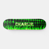Charlie skateboard groen vuur en vlammenontwerp. (Horizontaal)