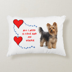 Charmant Yorkie   Coussin de chien photoréaliste