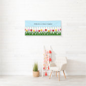 Charmante witte piket hek met tulpen op maat spandoek (Insitu)