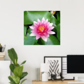 Charming Fuchsia Water Lily Poster (Thuiskantoor)