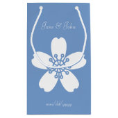 Charming Sakura dans le sac cadeau Periwinkle (Dos)