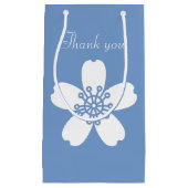 Charming Sakura dans le sac cadeau Periwinkle (Devant)