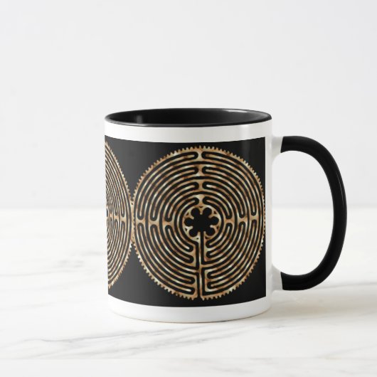Chartres Labyrinth Pearl Dark Paths Mok (Rechts)