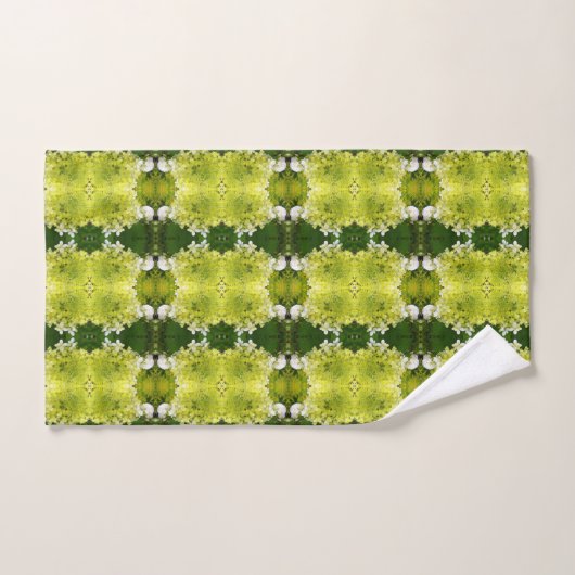 Chartreuse Green Abstract Hydrangea Blooms Patroon Bad Handdoek (Handdoek)