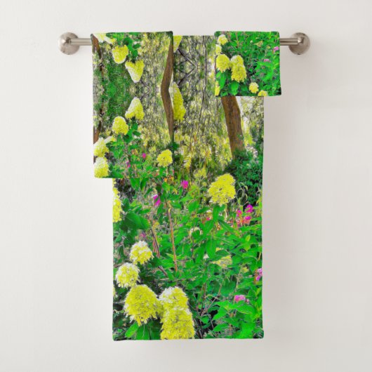 Chartreuse Green Limelight Hydrangea Garden Bad Handdoek (Insitu)