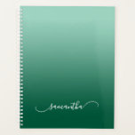 Chasseur Turquoise léger Ombre vert Courbé Nom<br><div class="desc">Créez pour elle votre propre élégante signature swash courbée style script blanc planner pour elle. Si vous modifiez la couleur de la police, veillez à customiser la couleur de l'ombre portée. Style de script de calligraphie manuscrite de swash courbée moderne. L'arrière - plan dispose d'un graphique en dégradé vert turquoise...</div>
