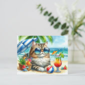 Chat à la plage et cocktails Carte postale (Debout devant)