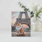Chat à Paris Carte postale de la Tour Eiffel (Debout devant)