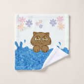 Chat aux grands yeux dans l'eau du bain (Gant de toilette)