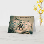 Chat avec des verres : Carte d'anniversaire drôle (Fleur jaune)