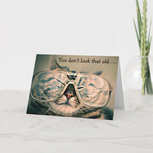 Chat avec des verres : Carte d'anniversaire drôle (Devant)