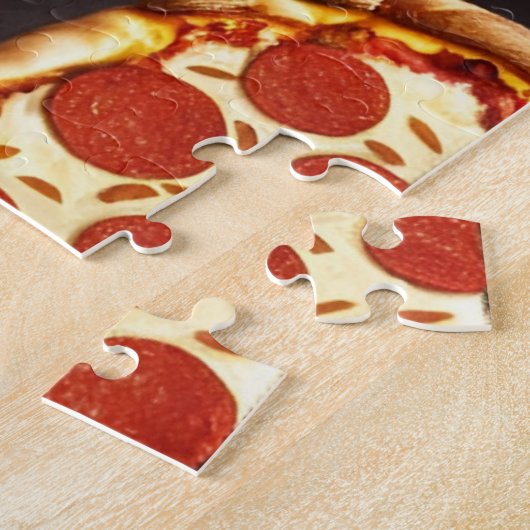 Chat avec un puzzle de pizza (Côté)