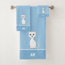 Chat blanc & monogramme sur fond bleu clair
