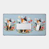 Chat calicot souriant dans un jardin fleuri (Clavier et souris)