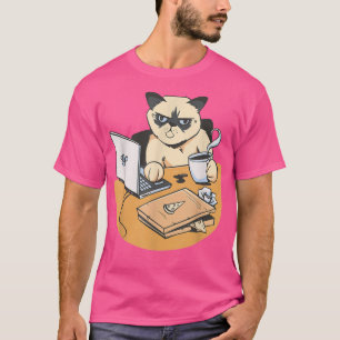 Chat de bureau Homo avec café sur un T-shirt d'ord