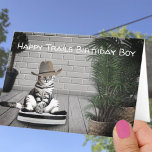 Chat de Casquette Drôle Cowboy sur une carte Vacuu<br><div class="desc">Cette couverture de carte modèle présente un drôle de chat gris et blanc portant un casquette cowboy chevauchant un vide. Personnalisez le texte modèle sur la couverture et l'accueil intérieur avec vos messages, supprimez le texte ou modifiez en utilisant la conception pour sélectionner une couleur, un style et une taille...</div>